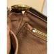 全鋼 M82766 Monogram キャンバス Pochette Accessoires|着脱式レザーストラップ × ゴールドチェーン、収納力抜群のコンパクトバッグ 23.5×13.5×4cm 全鋼 M82766 Monogram キャンバス Pochette Accessoires|着脱式レザーストラップ × ゴールドチェーン、収納力抜群のコンパクトバッグ 23.5×13.5×4cm