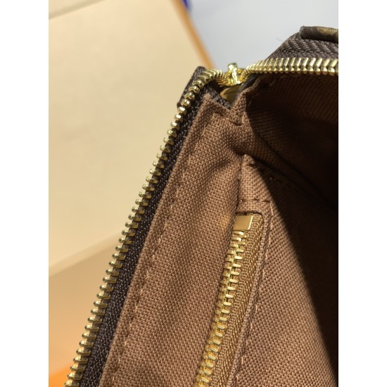 全鋼 M82766 Monogram キャンバス Pochette Accessoires|着脱式レザーストラップ × ゴールドチェーン、収納力抜群のコンパクトバッグ 23.5×13.5×4cm 全鋼 M82766 Monogram キャンバス Pochette Accessoires|着脱式レザーストラップ × ゴールドチェーン、収納力抜群のコンパクトバッグ 23.5×13.5×4cm