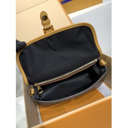 全鋼 M45985G Diane ハンドバッグ｜1990 年代クラシック再構築 ×Monogram キャンバス、ジャカードショルダーストラップでヴィンテージとファッションを融合​ 9×15×24cm