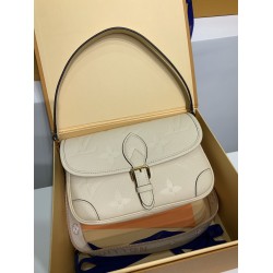 M46388 Diane ハンドバッグ｜Monogram Empreinte 圧紋レザー × 着脱式幅広肩ベルト、多様なスタイルに柔軟対応するファッションアイテム​ 23×16×8.5cm