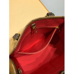 M46373 免税版 OnTheGo スモールハンドバッグ｜Monogram×Monogram Reverse×Giant 柄、着脱式小銭入れと多収納でファッションと実用両立​ 25×19×11.5cm