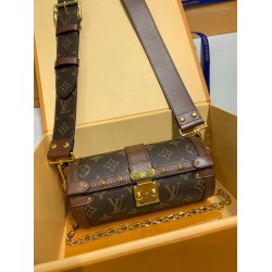 M57835 GLASSES CASE 手袋｜2021 年夏のファッションショーで登場！Nicolas Ghesquière 氏デザインの Monogram ハンドバッグ 19.0×9.0×9.0cm