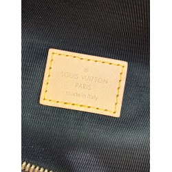 M43644 BUMBAG ワイドバッグ｜Monogram キャンバスとスポーティーデザインで個性をアップするマルチユースバッグ 37×14×13cm 