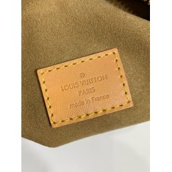M81098 全鋼 ループ ハーフムーン バッグ｜Nicolas Ghesquière の創想で生まれた半月形ファッションアイコン 23×13×16cm  