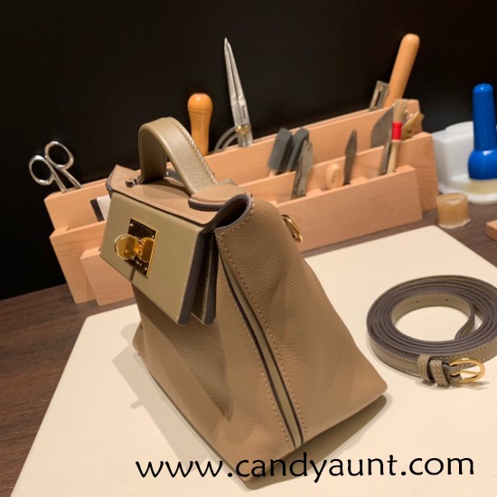 Hermes Mini kelly 2424 21cm D0 /Beige de Weimar& 18 /Étoupe Grey Gold Hardware Full Handmade Hermes Mini kelly 2424 21cm D0 /Beige de Weimar& 18 /Étoupe Grey Gold Hardware Full Handmade