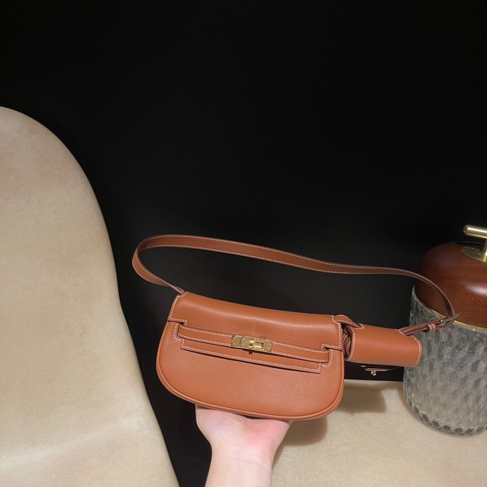 Kelly Moove  37/Gold   Gold Hardware  Full Handmade