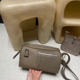  Nouveau on body  18 Étoupe Grey  