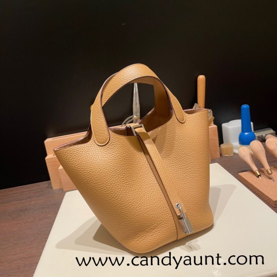 Hermes Picotin Clemence 18cm 4B /Biscuit Silver Hardware Hermes Picotin Clemence 18cm 4B /Biscuit Silver Hardware