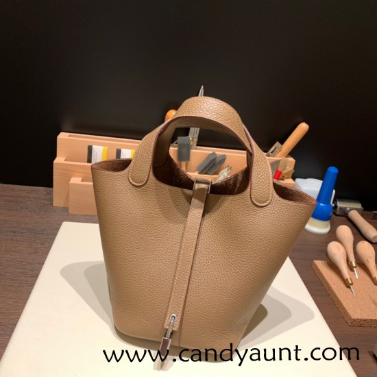 Hermes Picotin Clemence 18cm D0 /Beige de Weimar Silver Hardware Hermes Picotin Clemence 18cm D0 /Beige de Weimar Silver Hardware