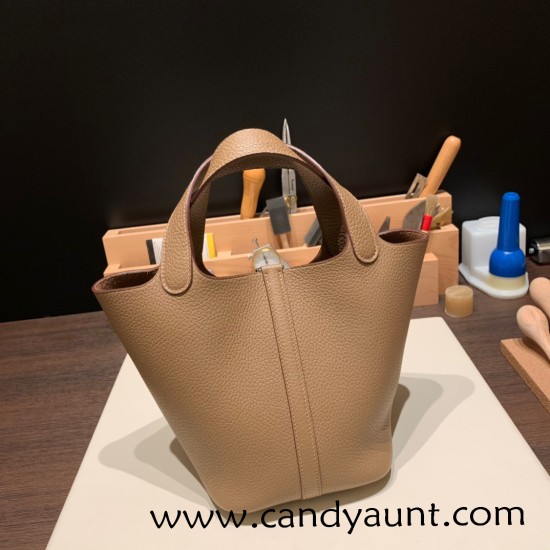 Hermes Picotin Clemence 18cm D0 /Beige de Weimar Silver Hardware Hermes Picotin Clemence 18cm D0 /Beige de Weimar Silver Hardware