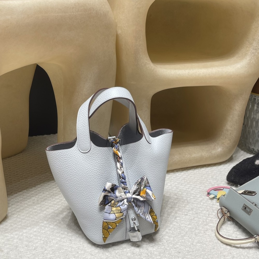 Picotin Lock 18/PM Taurillon Clemence (TC) 7R/Azur Silver Hardware Fully Hand-Stitched