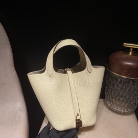 I8 Jaune Milton Gold Hardware Picotin Lock 18/PM Taurillon Clemence (TC)