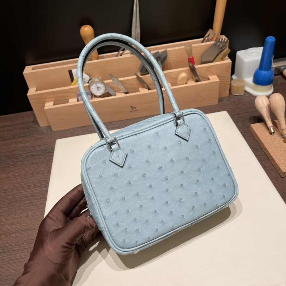 Hermès Plume 21 Ostrich 8U/Blue Glacier Silver Hardware Plume-005 Fully Hand-Stitched
