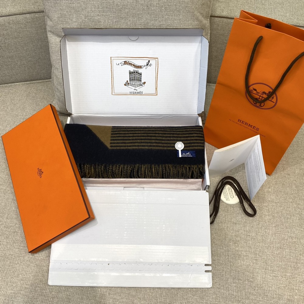 HERMES Hermès Casaque Sangle a Boucle Scarf