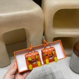 Hermès Bag Charm: Crafted with high-quality materials and exquisite finishing, it is an accessory that adds personality to your bag.